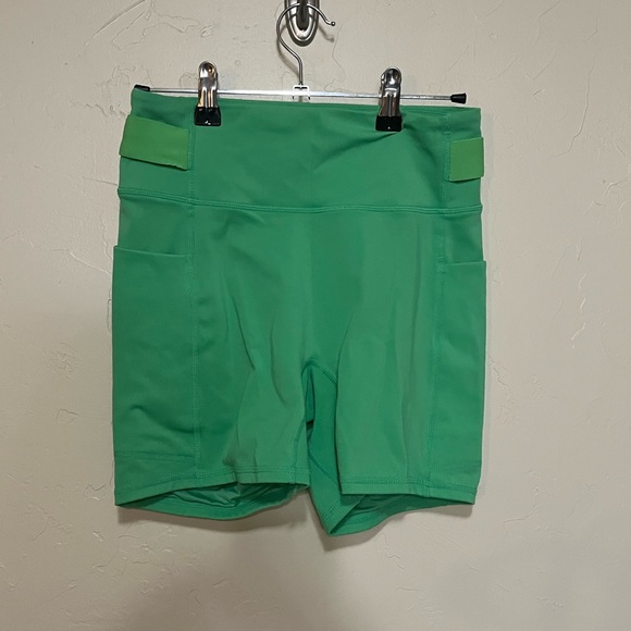 Fabletics Sports Bra/Shorts Combo - Picture 2 of 5